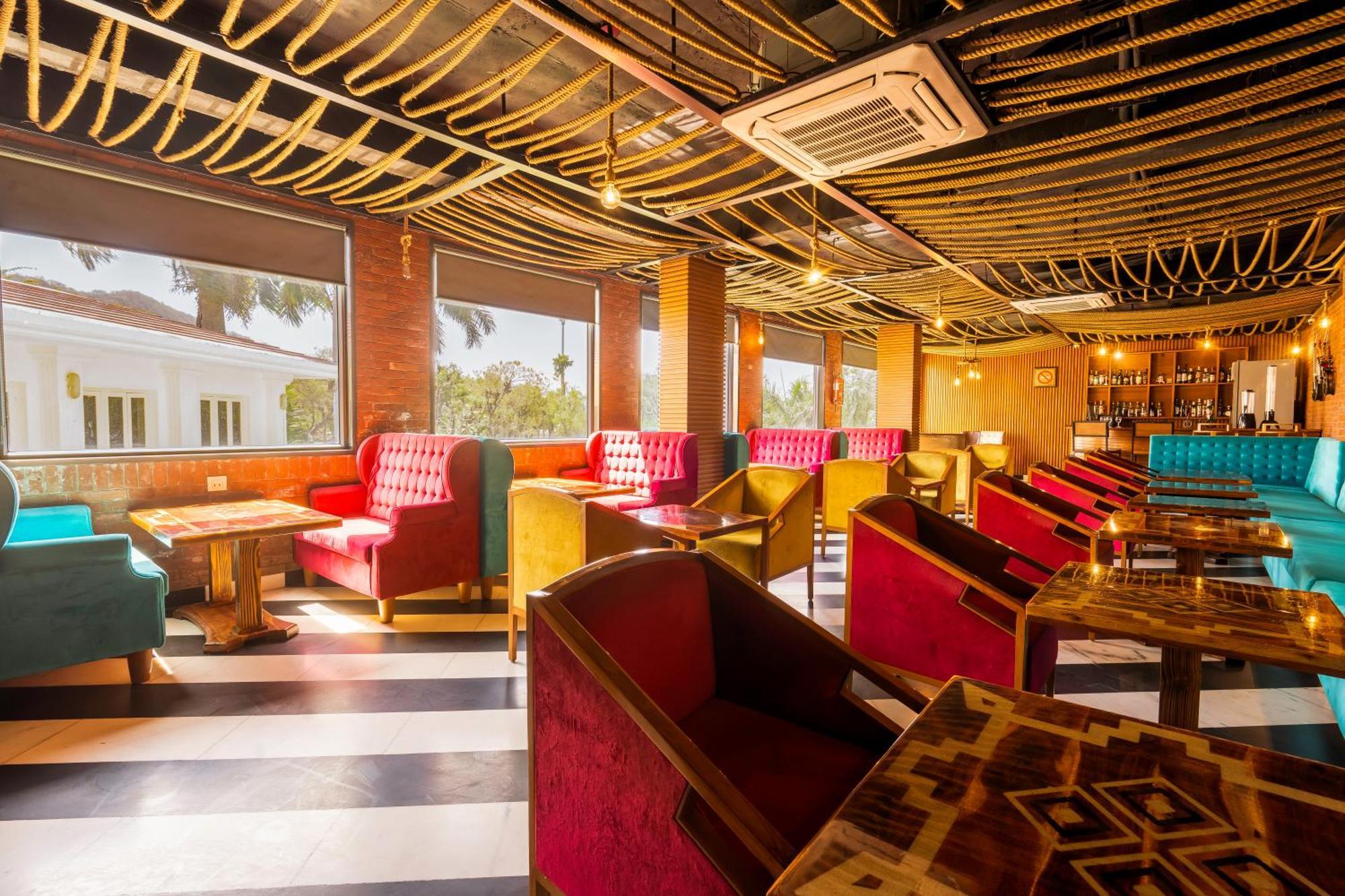 Hotel Chandrawati Palace Abu Road Ngoại thất bức ảnh