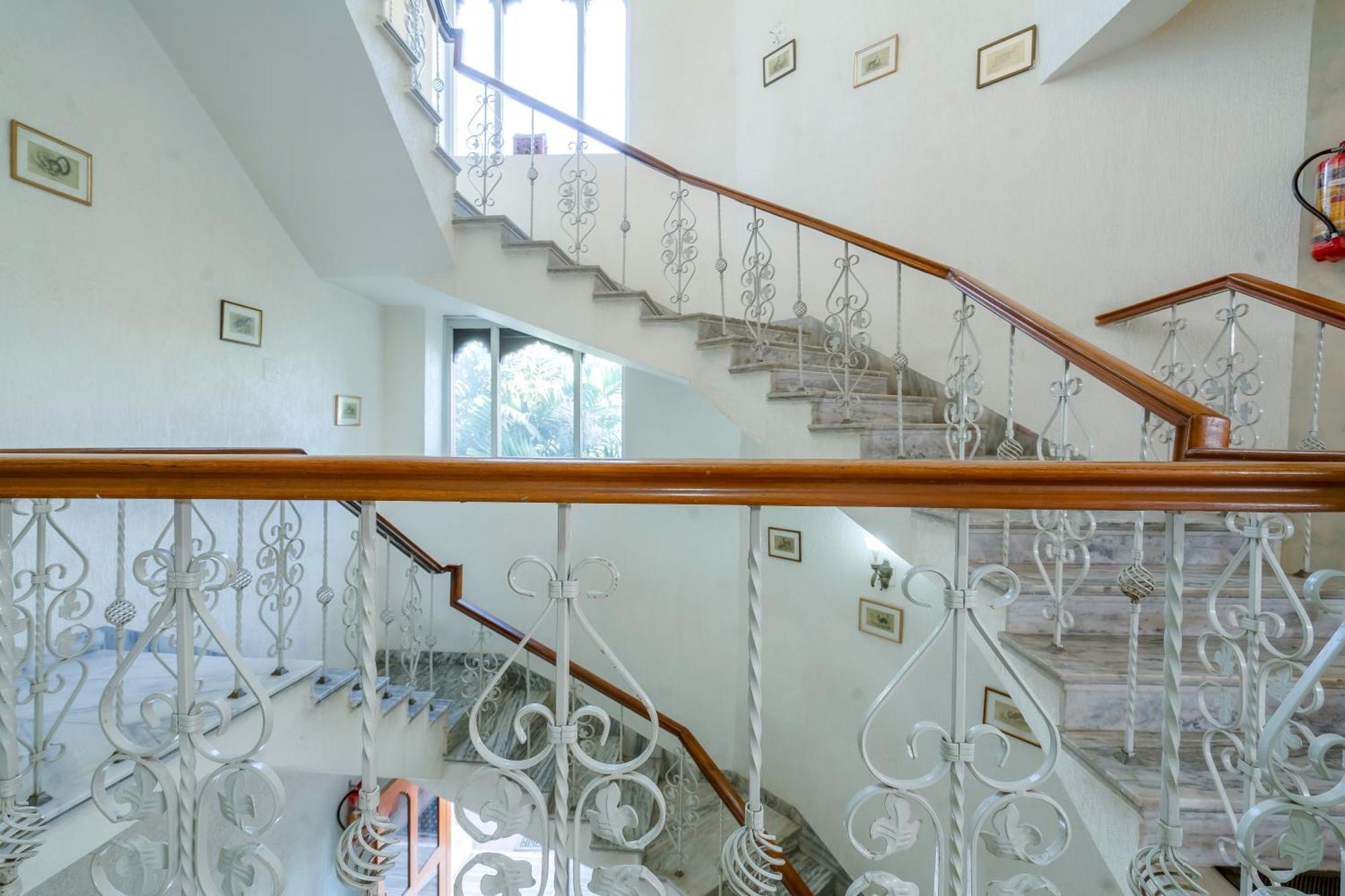 Hotel Chandrawati Palace Abu Road Ngoại thất bức ảnh