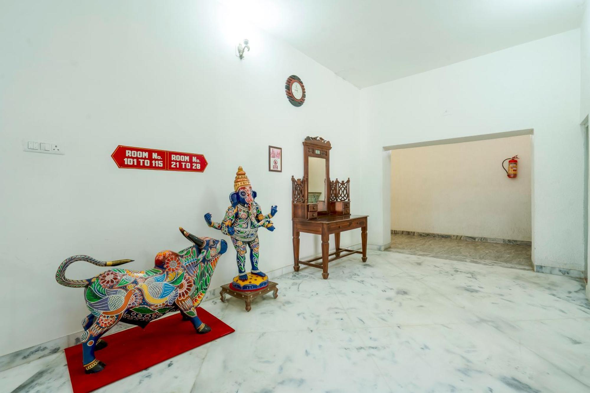 Hotel Chandrawati Palace Abu Road Ngoại thất bức ảnh
